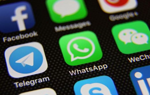 Whatsapp Illustration A 620  w1200