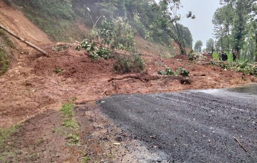 Meru-Mikinduri-Maua  Road