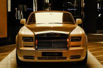 Golden Rolls-Royce Phantom Drophead Coup