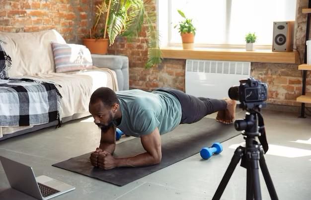 Conduct online workout sessions from the comfort of your home [Freepik]