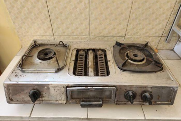 An old gas stove