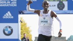 Eliud Kipchoge breaks marathon record in Berlin