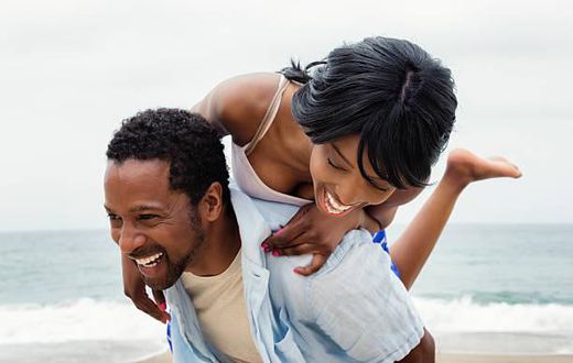 Happy couple(FreeImages)