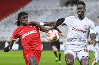 Antwerp s Pierre Junior Dwomoh and Olympiacos Pape Abou Cisse fight for the ball during an Europa League game between Belgian soccer team Royal Antwerp FC and Greek soccer team Olympiacos F.C., Thursday 09 December 2021, in Antwerp, Belgium