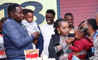 Willis Raburu, Ivy Namu and their children enjoying a cake
