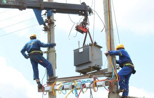 File image of KPLC staff at work