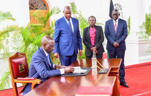 President William Ruto with Education CS Ezekiel Machogu, PS Belio Kipsang and PS Esther Thaara Muoria at State House in 2023