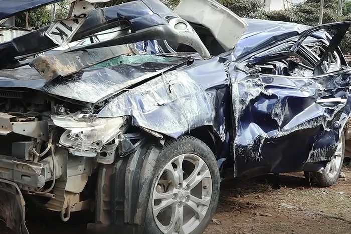 Car involved in an accident along the Nairobi-Nakuru Highway