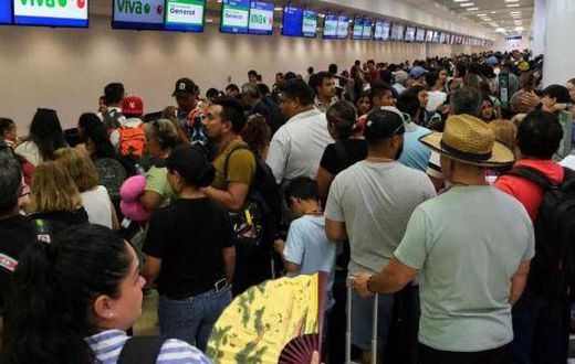 Disruptions persist as airlines, media & banks hit by global IT outage