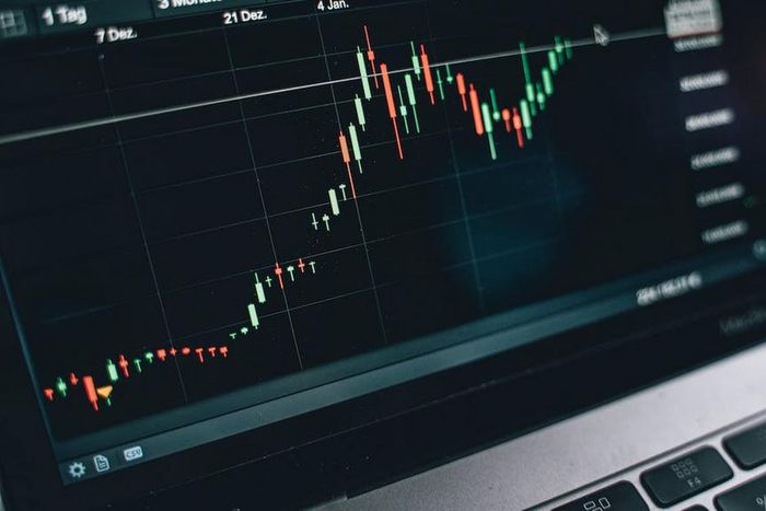 A laptop with graph on screen [Image: Alesia Kozik]