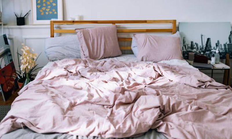A photo of dirty bedsheets