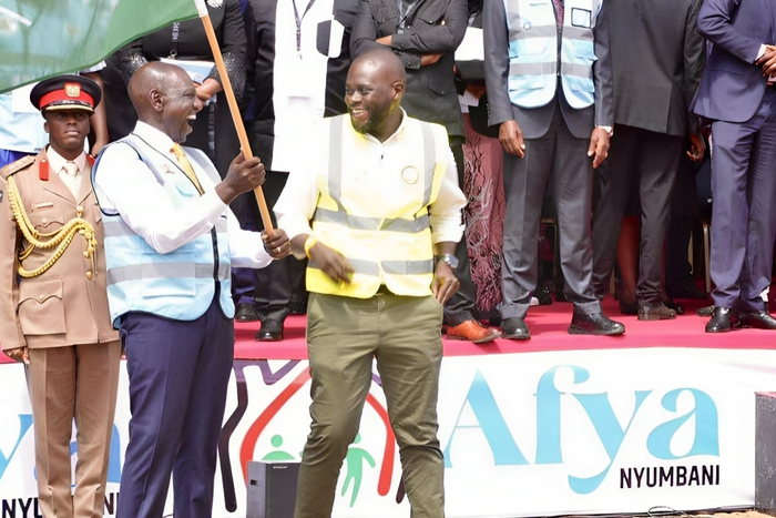 President William Ruto and Nairobi Governor Johnson Sakaja commissioning kits for community health promoters on September 25, 2023