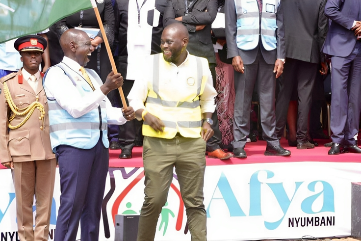 President William Ruto and Nairobi Governor Johnson Sakaja commissioning kits for community health promoters on September 25, 2023