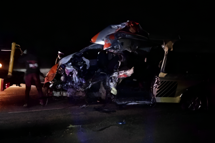 The wreckage of the PSV involved in the road accident at Londiani on the Nakuru-Kericho Highway on Saturday, December 02 [Courtesy: Red Cross Kenya]