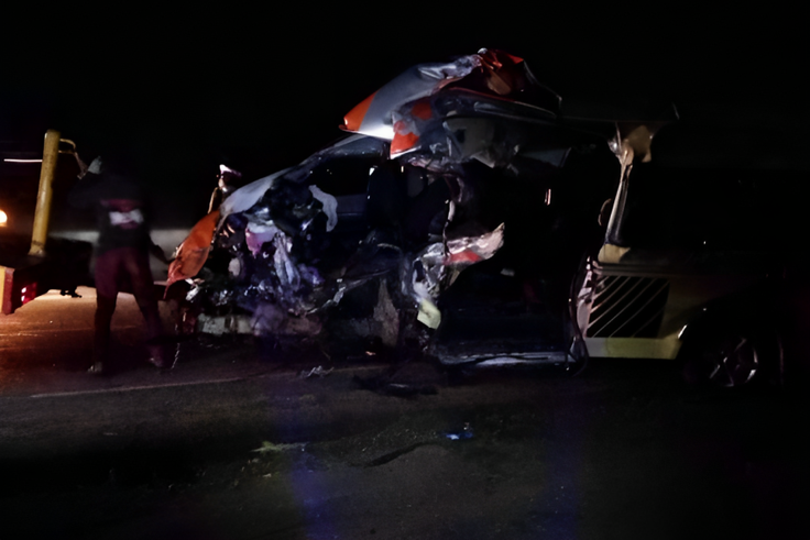 The wreckage of the PSV involved in the road accident at Londiani on the Nakuru-Kericho Highway on Saturday, December 02 [Courtesy: Red Cross Kenya]