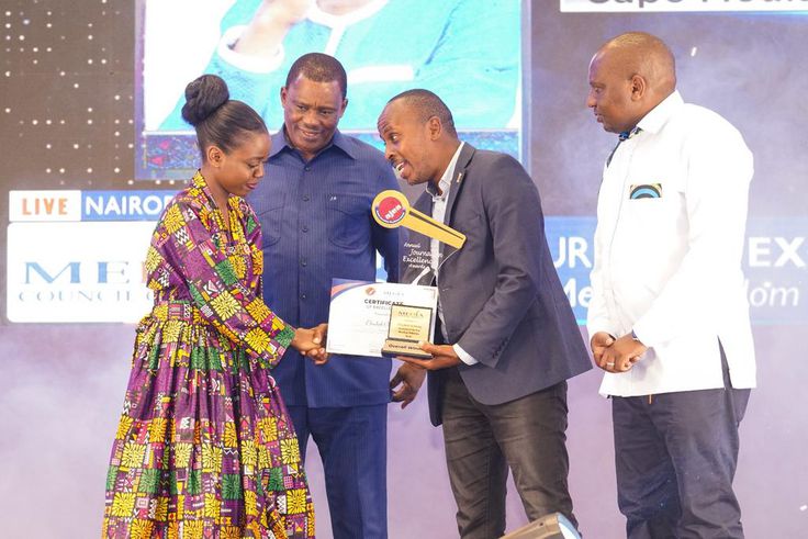 Elizabeth Ochieng' receives her Journalist of the Year award on May 3, 2024