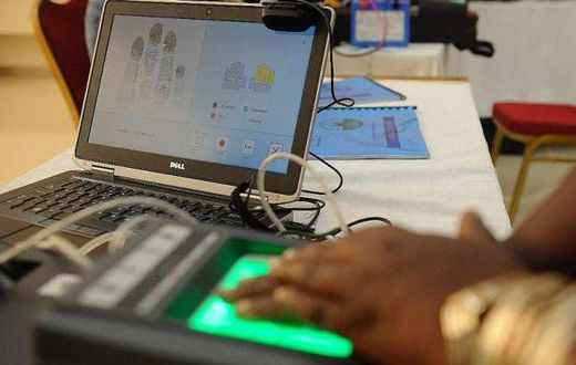 A voter's biometric being collected during an IEBC registration process (Twitter)