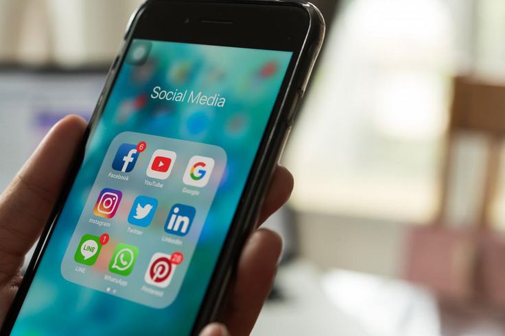 social media apps facebookk whatsapp instagram