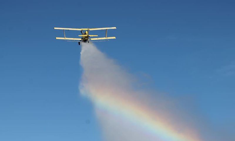 Plane dumping fuel