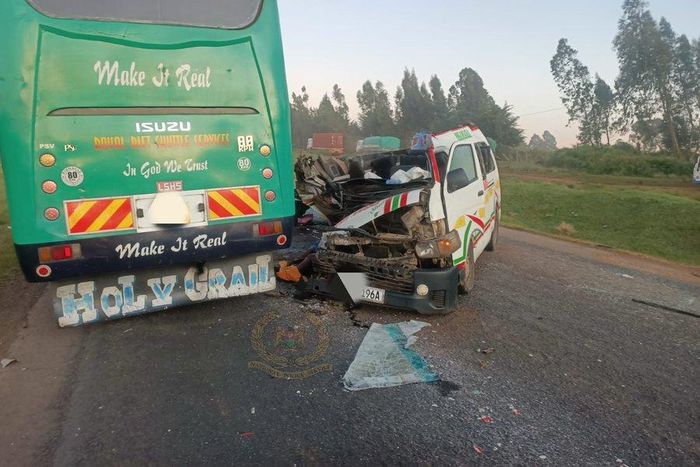 4 killed after bus collided with Matatu along Eldoret - Nakuru Highway
