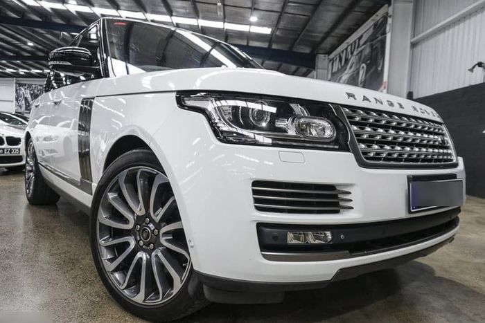 A 2019 Range Rover vogue