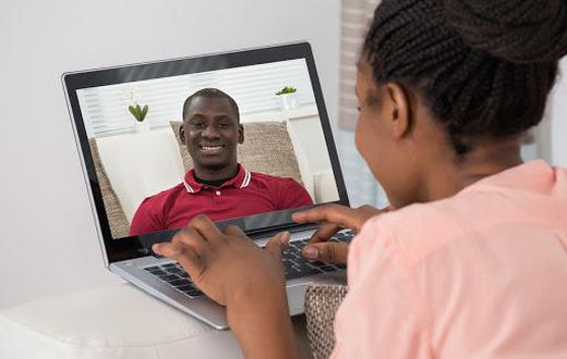 4 reasons why being in a long-distance relationship isn't a bad idea at all