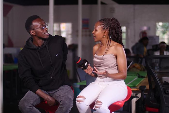 Singer Kinoti (left) and Pulse Kenya presenter Muthoni Irungu