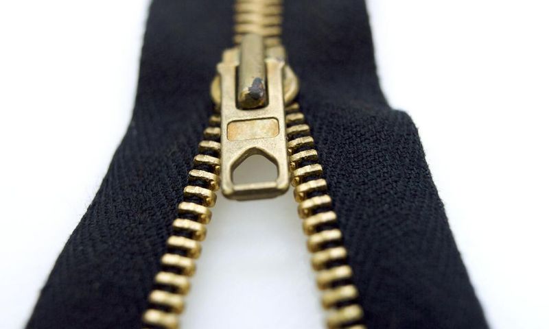 A zipper