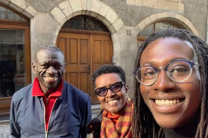 Col Dr Kizza Besigye (L) his wife Winnie Byanyima and son Anselm