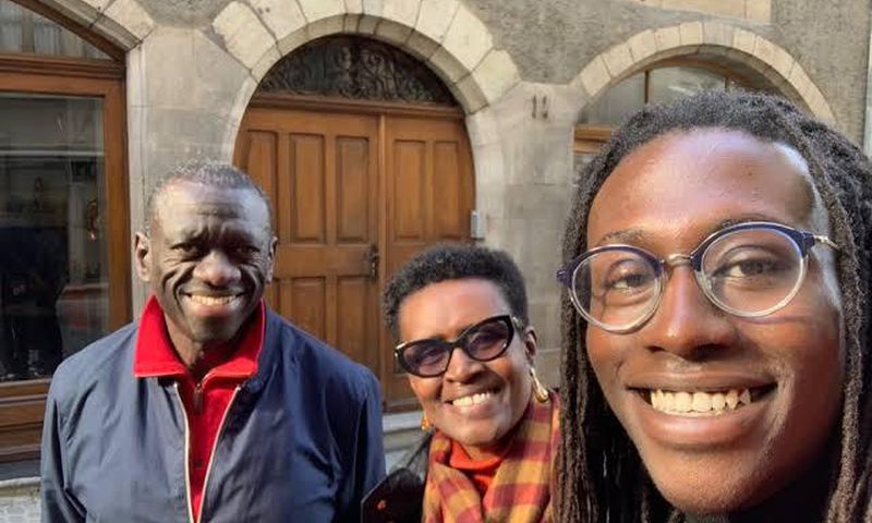 Col Dr Kizza Besigye (L) his wife Winnie Byanyima and son Anselm