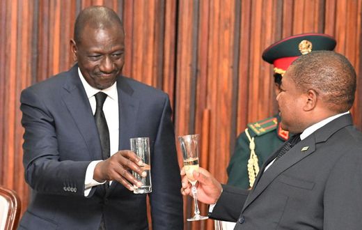 President William Ruto and President Filipe Jacinto Nyusi at Ponta Vermelha Palace, Maputo, Mozambique.