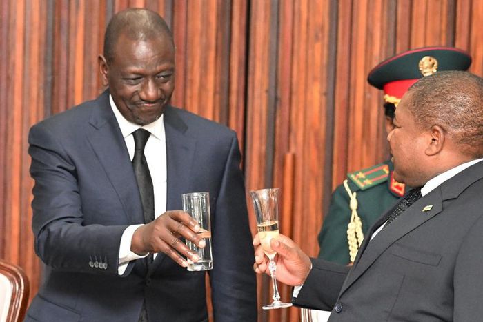 President William Ruto and President Filipe Jacinto Nyusi at Ponta Vermelha Palace, Maputo, Mozambique.