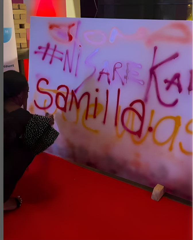 Guest participating in Kenya's most collaborative art piece, sponsored by I&M Bank at the Pulse Influencer Awards 2023