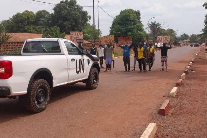 Young people stopped a UN vehicle to express their protest