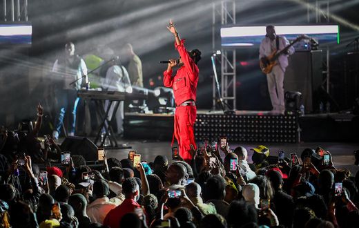 Nyashinski performing at the Walker Town Festival