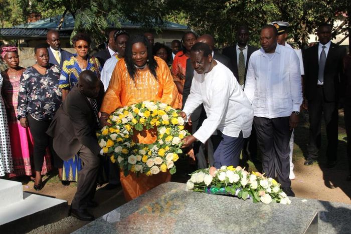 Raila Odinga with his wife Ida Odinga and President Uhuru Kenyatta lay wreaths at the mausoleum which hosts Oginga Odinga and Fidel Odinga's graves (Twitter)