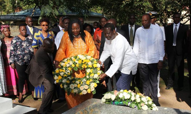Raila Odinga with his wife Ida Odinga and President Uhuru Kenyatta lay wreaths at the mausoleum which hosts Oginga Odinga and Fidel Odinga's graves (Twitter)