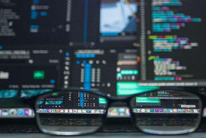 Data codes through eyeglasses [Image: Kevin Ku]