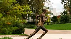 Nike has unveiled a bronze statue of Eliud Kipchoge at its headquarters in Beaverton, Oregon.