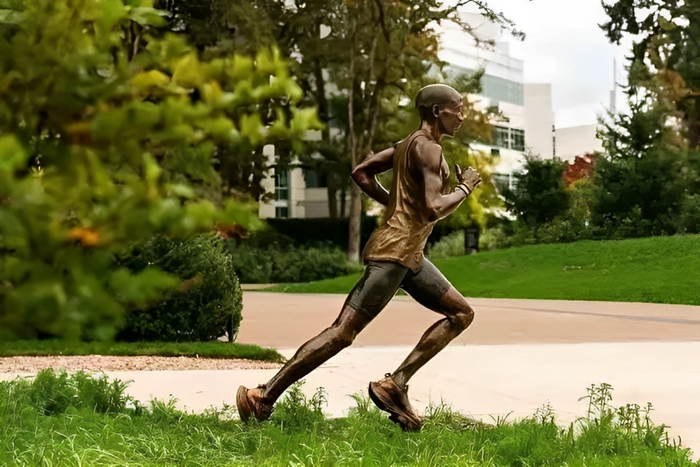 Nike has unveiled a bronze statue of Eliud Kipchoge at its headquarters in Beaverton, Oregon.