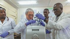 Liu Gaoqiong (second from left), a professor at Nanjing Agricultural University, conducts experiments with his students at the Kenya-China Joint Laboratory for Crop Molecular Biology at Egerton University. Photo credits: China Daily