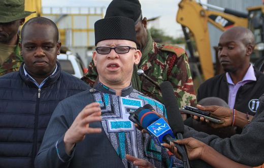 Government Spokesperson Isaac Mwaura addresses journalists in Nakuru County