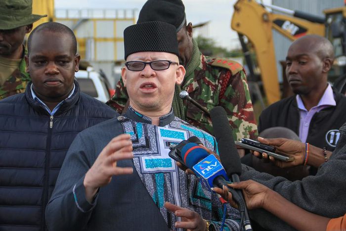 Government Spokesperson Isaac Mwaura addresses journalists in Nakuru County