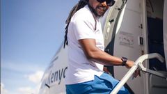 Nyashinski boarding a plane