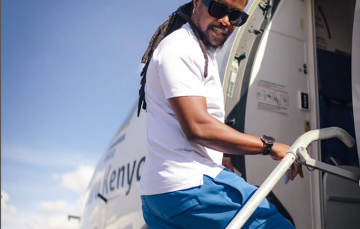 Nyashinski boarding a plane
