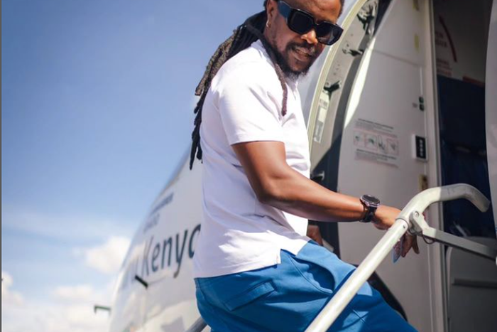 Nyashinski boarding a plane