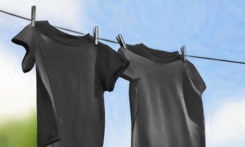 Prevent black clothes from fading