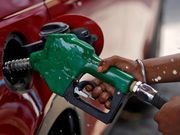 FILE PHOTO: A worker holds a nozzle to pump petrol into a vehicle at a fuel station in Mumbai, India, May 21, 2018. REUTERS/Francis Mascarenhas/File Photo