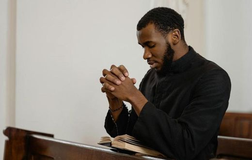 A religious man praying solemnly [Image Credit: Mart Production]