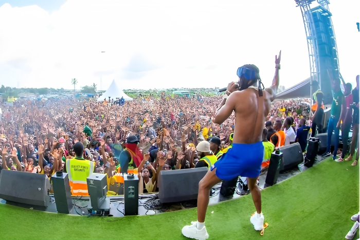 Diamond Platnumz performing in Jangwani